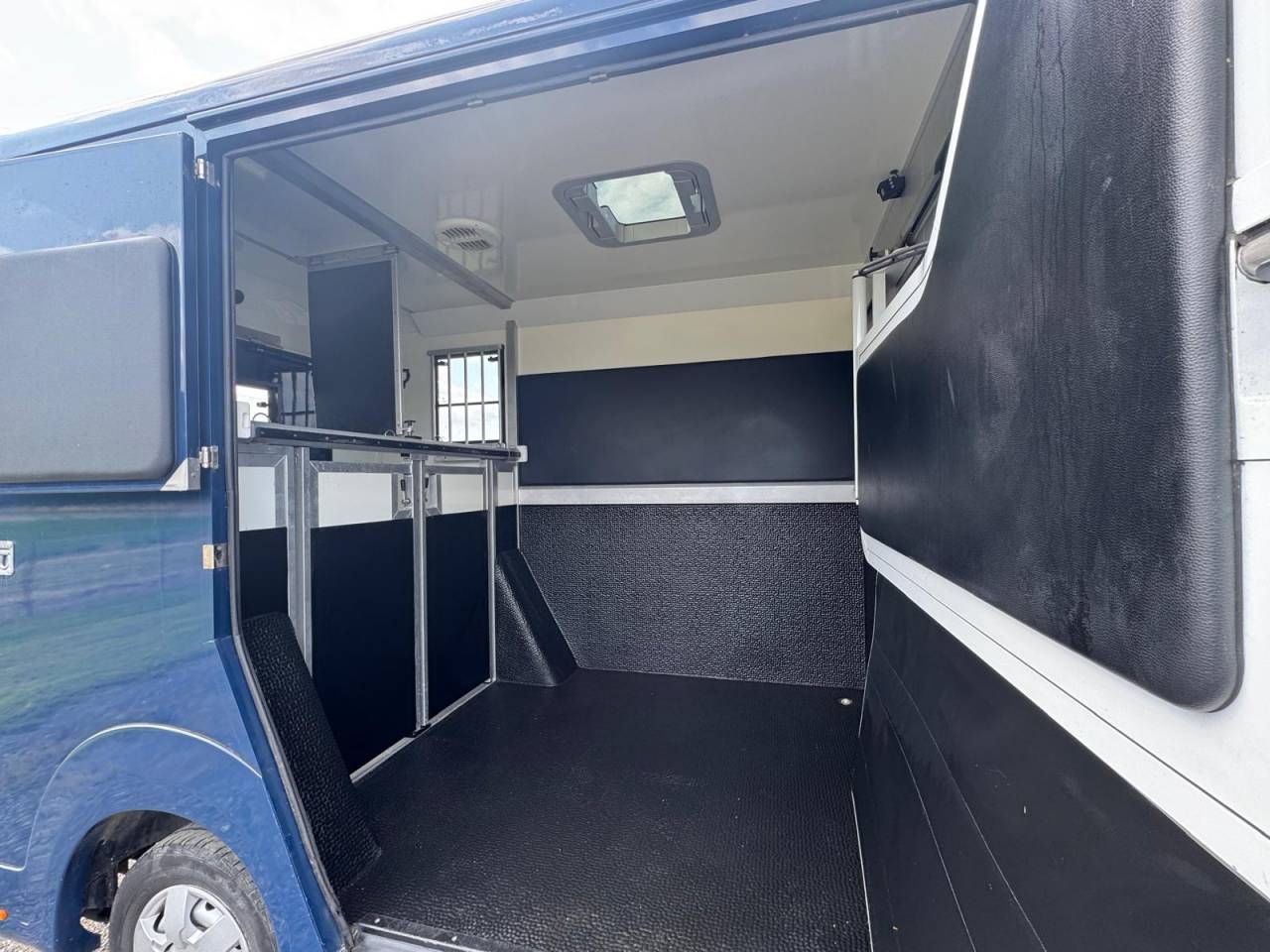 Furgoneta para caballos Renault STX 2015 De segunda mano