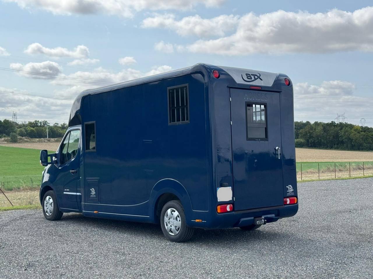 Furgoneta para caballos Renault STX 2015 De segunda mano
