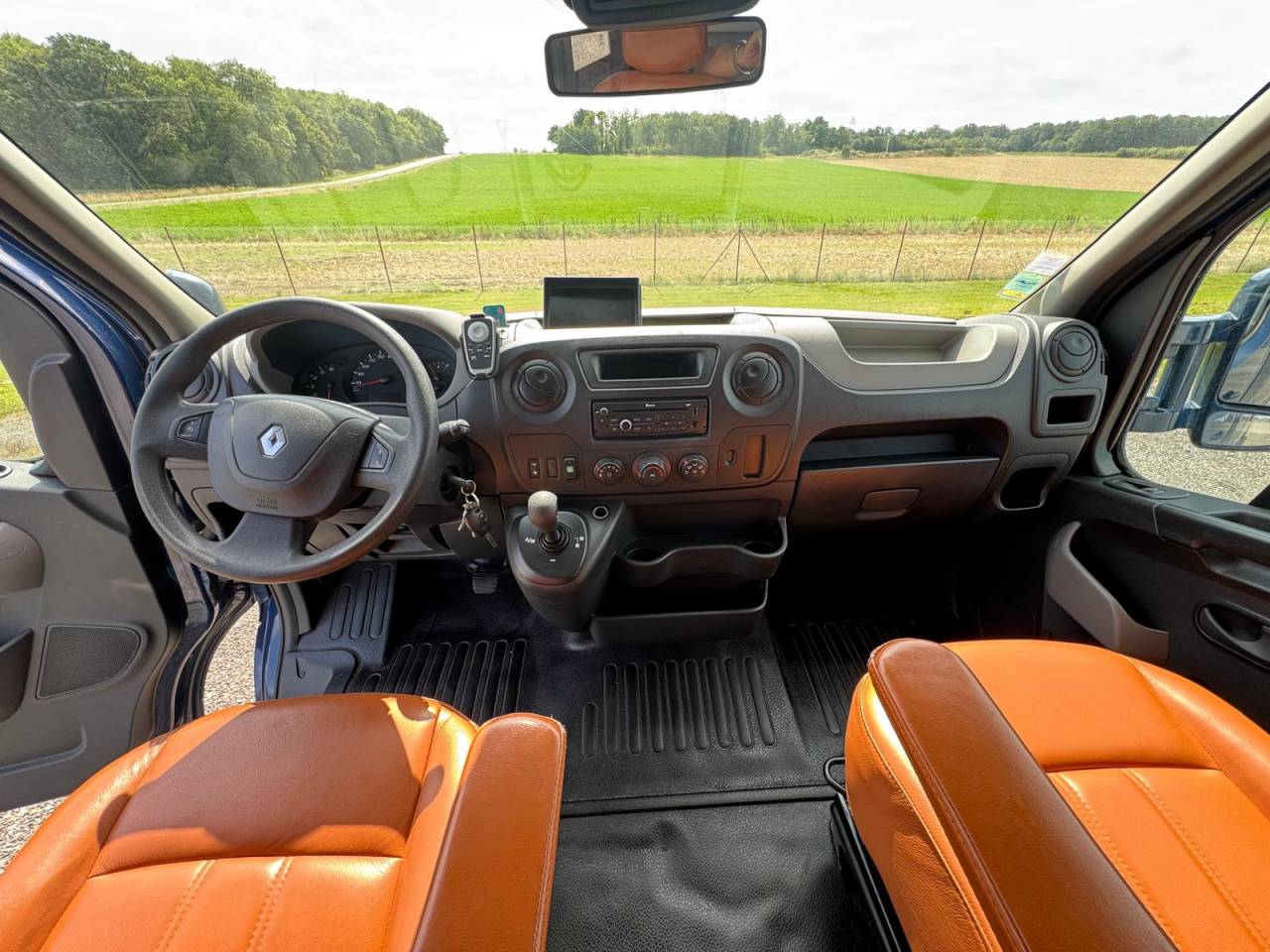 Furgoneta para caballos Renault STX 2015 De segunda mano