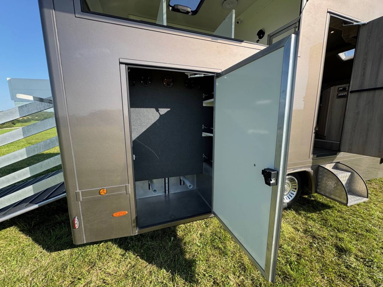 Camión para caballos Iveco IVECO 0 De segunda mano