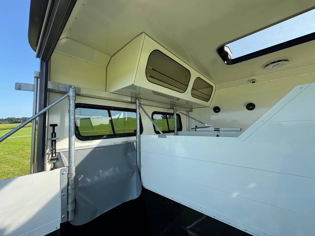 Camión para caballos Iveco IVECO 0 De segunda mano