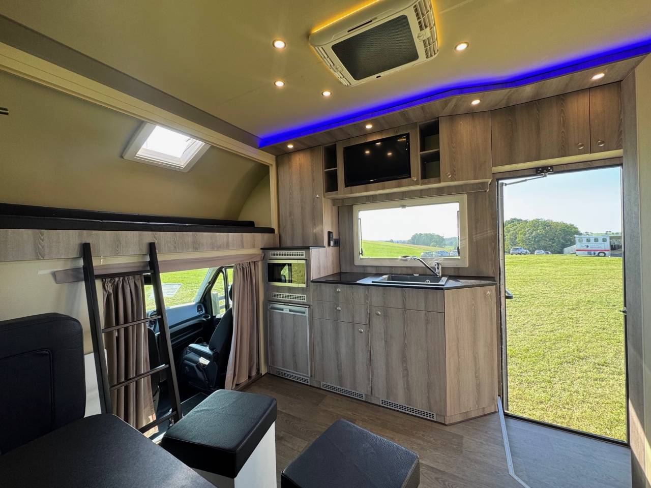 Camión para caballos Iveco IVECO 0 De segunda mano