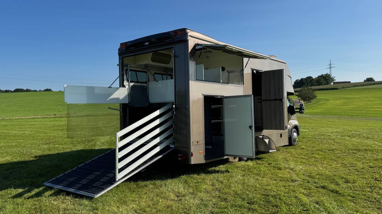 Camión para caballos Iveco IVECO 0 De segunda mano