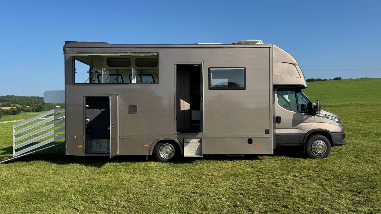 Camión para caballos Iveco IVECO 0 De segunda mano