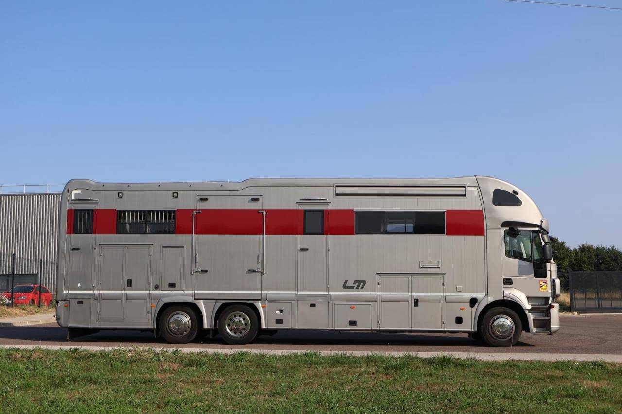 Camión para caballos STX IVECO 26.360 2011 De segunda mano