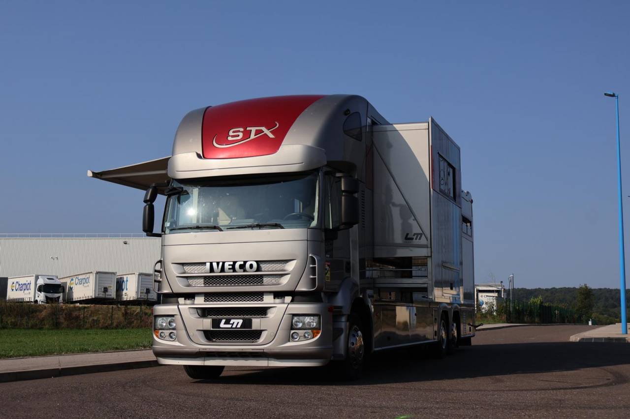 Camión para caballos STX IVECO 26.360 2011 De segunda mano