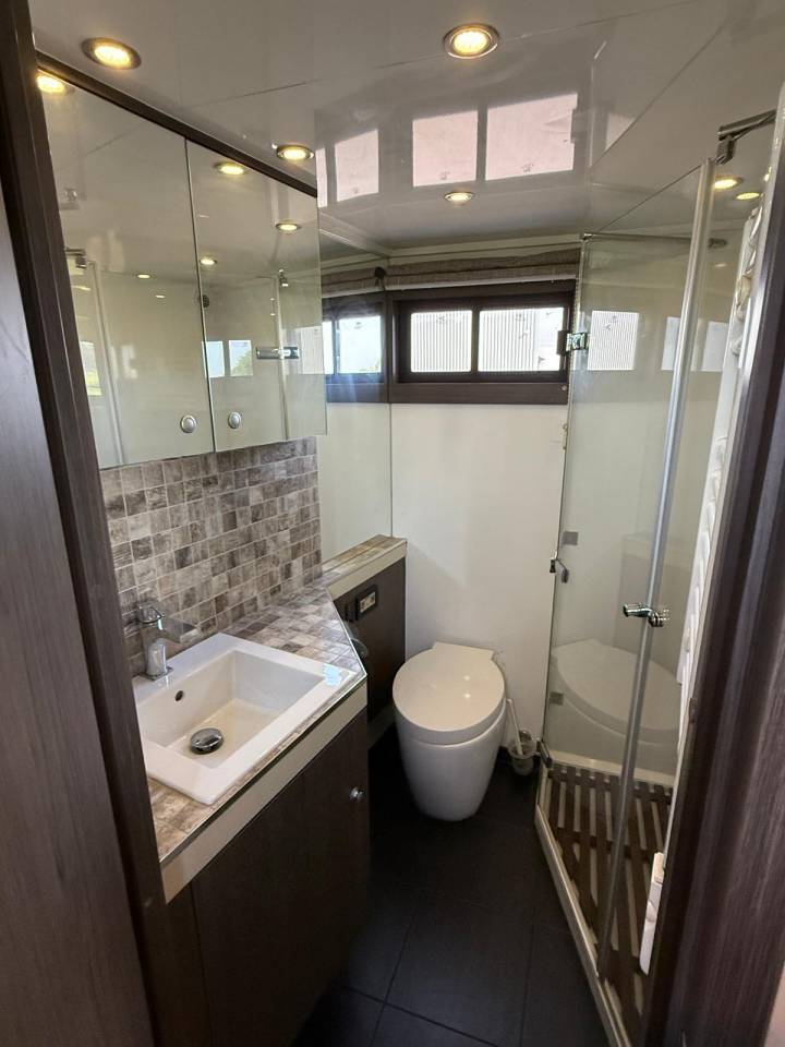 Camión para caballos STX IVECO 26.360 2011 De segunda mano