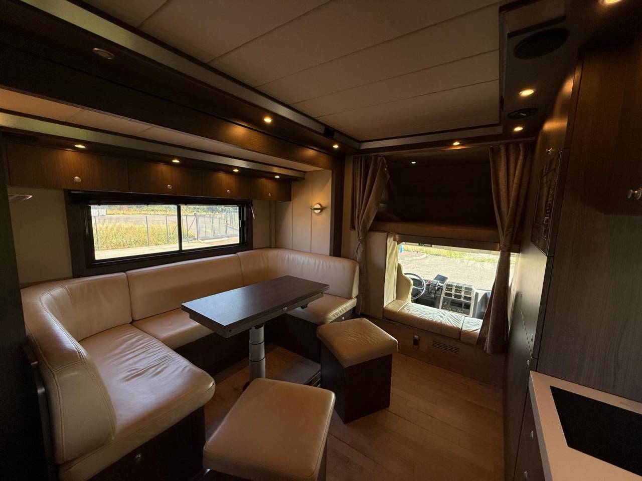 Camión para caballos STX IVECO 26.360 2011 De segunda mano