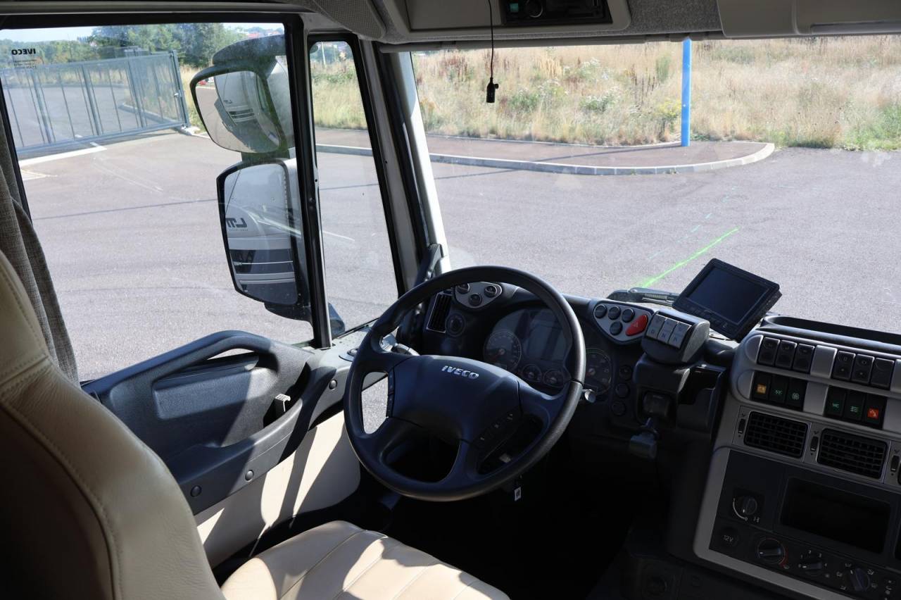 Camión para caballos STX IVECO 26.360 2011 De segunda mano