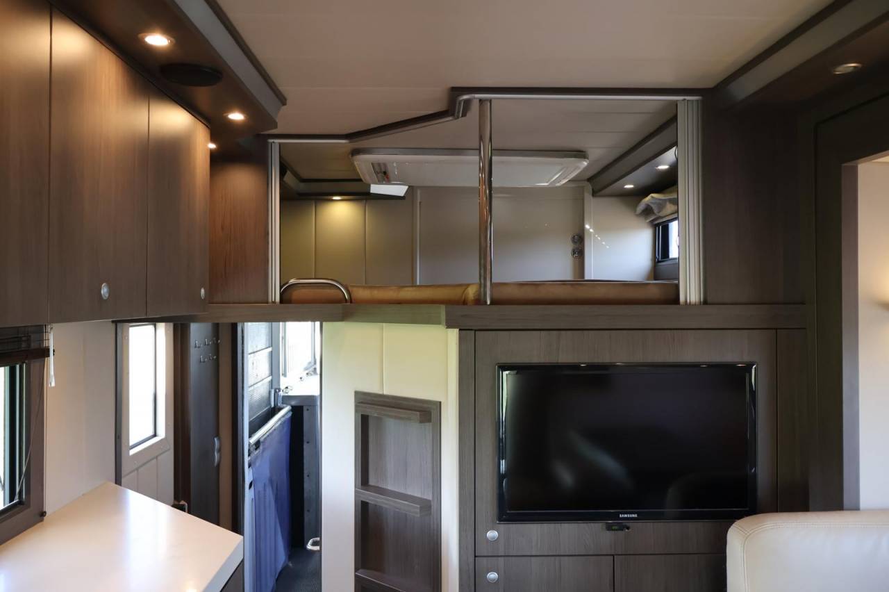 Camión para caballos STX IVECO 26.360 2011 De segunda mano