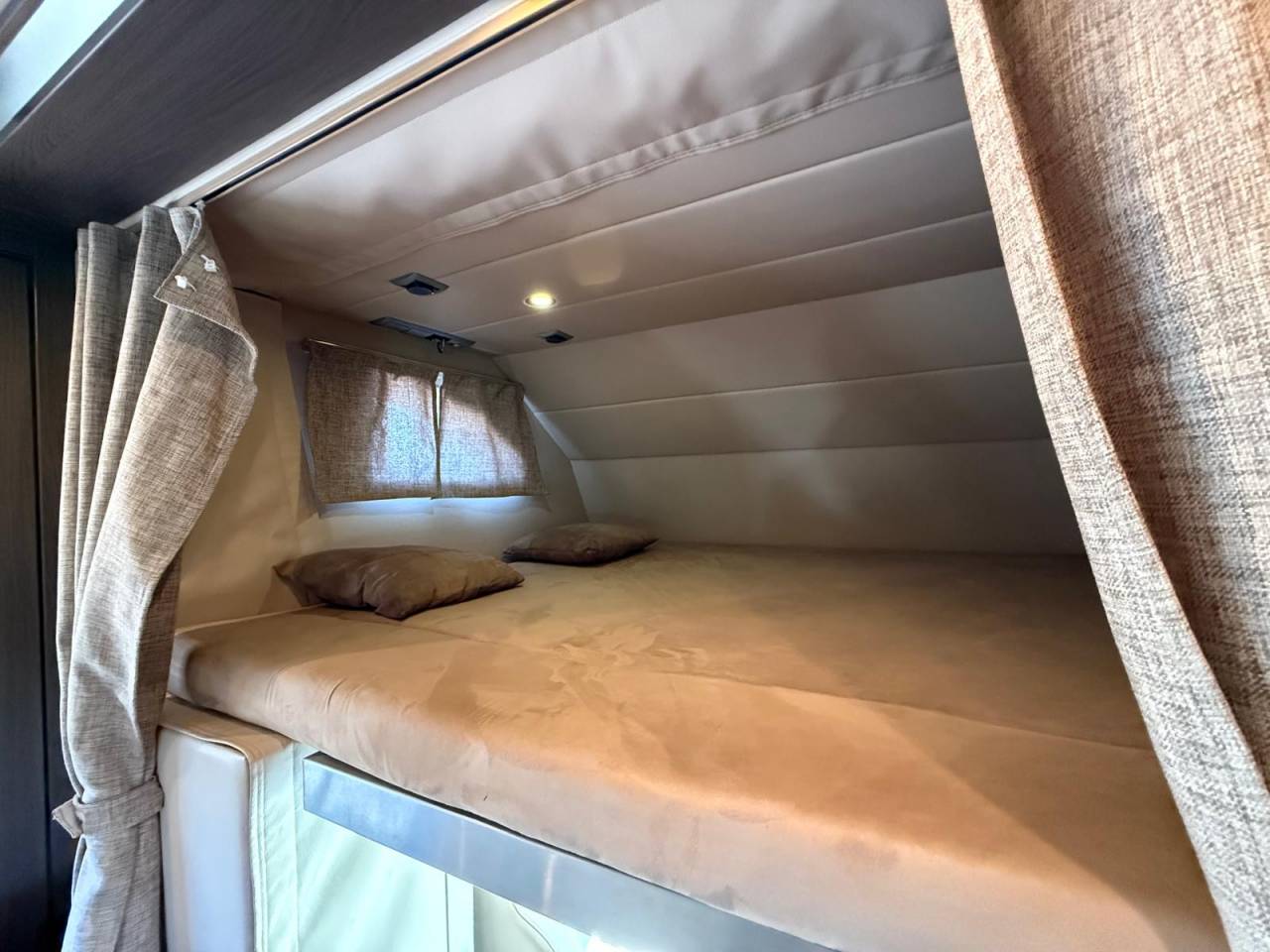 Camión para caballos STX IVECO 26.360 2011 De segunda mano