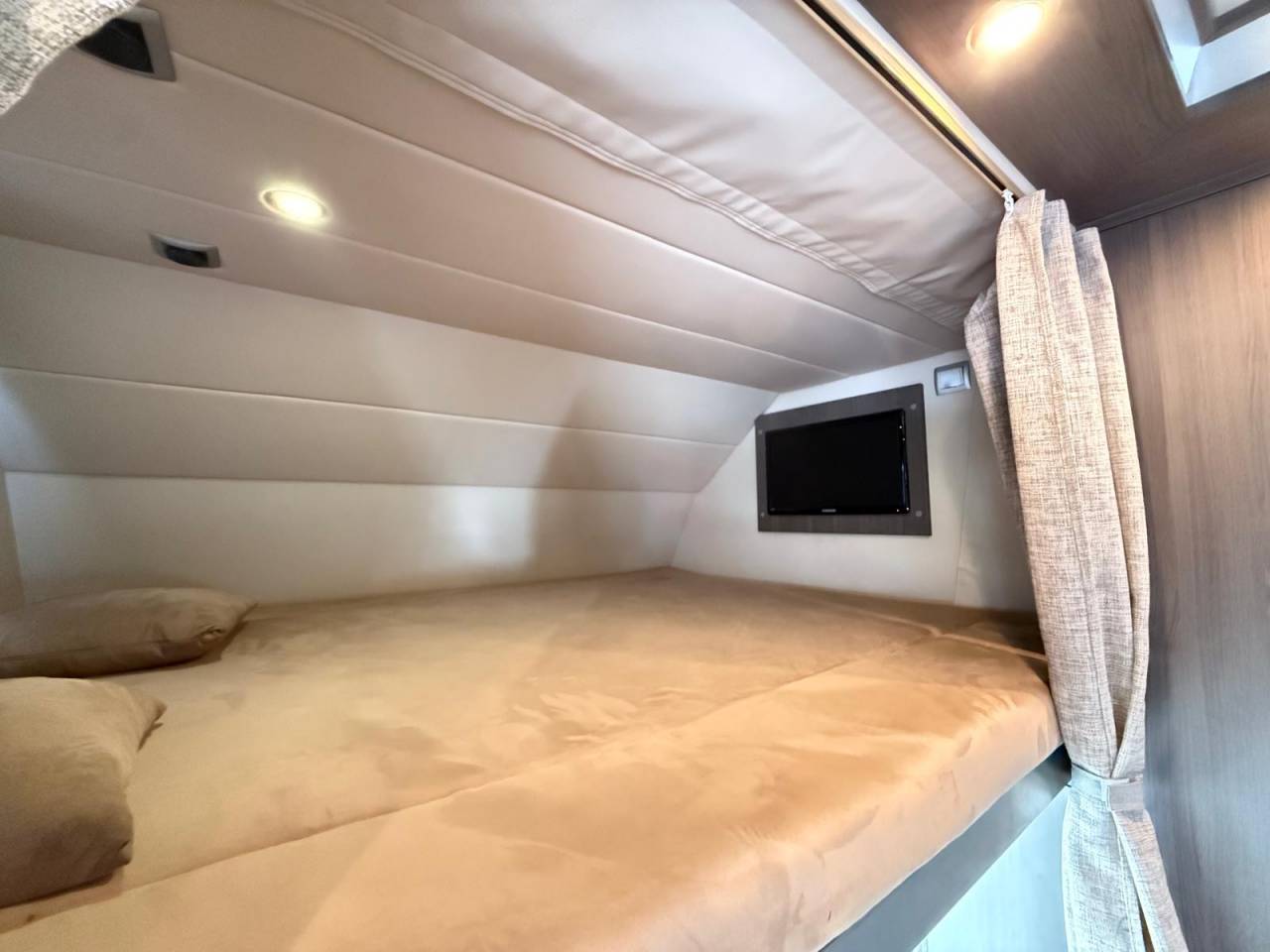 Camión para caballos STX IVECO 26.360 2011 De segunda mano