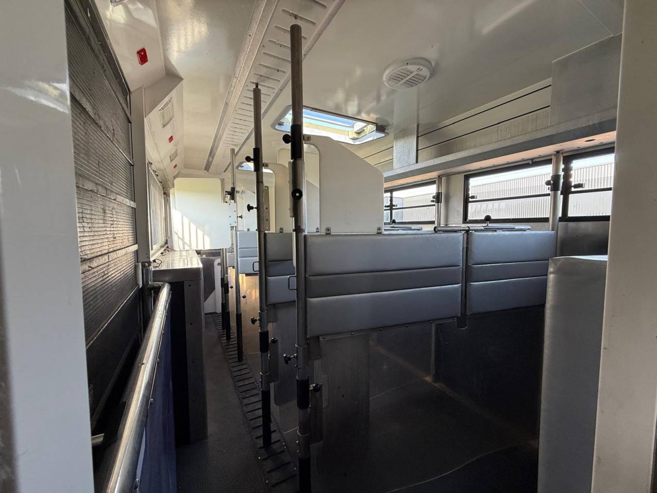 Camión para caballos STX IVECO 26.360 2011 De segunda mano