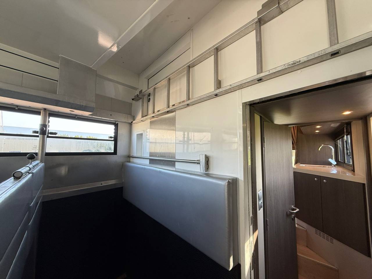 Camión para caballos STX IVECO 26.360 2011 De segunda mano