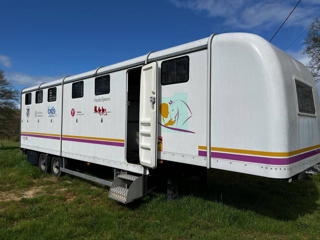 Furgoneta para caballos Iveco IVECO 35C18 / Semi Remorque VOW 2010 De segunda mano