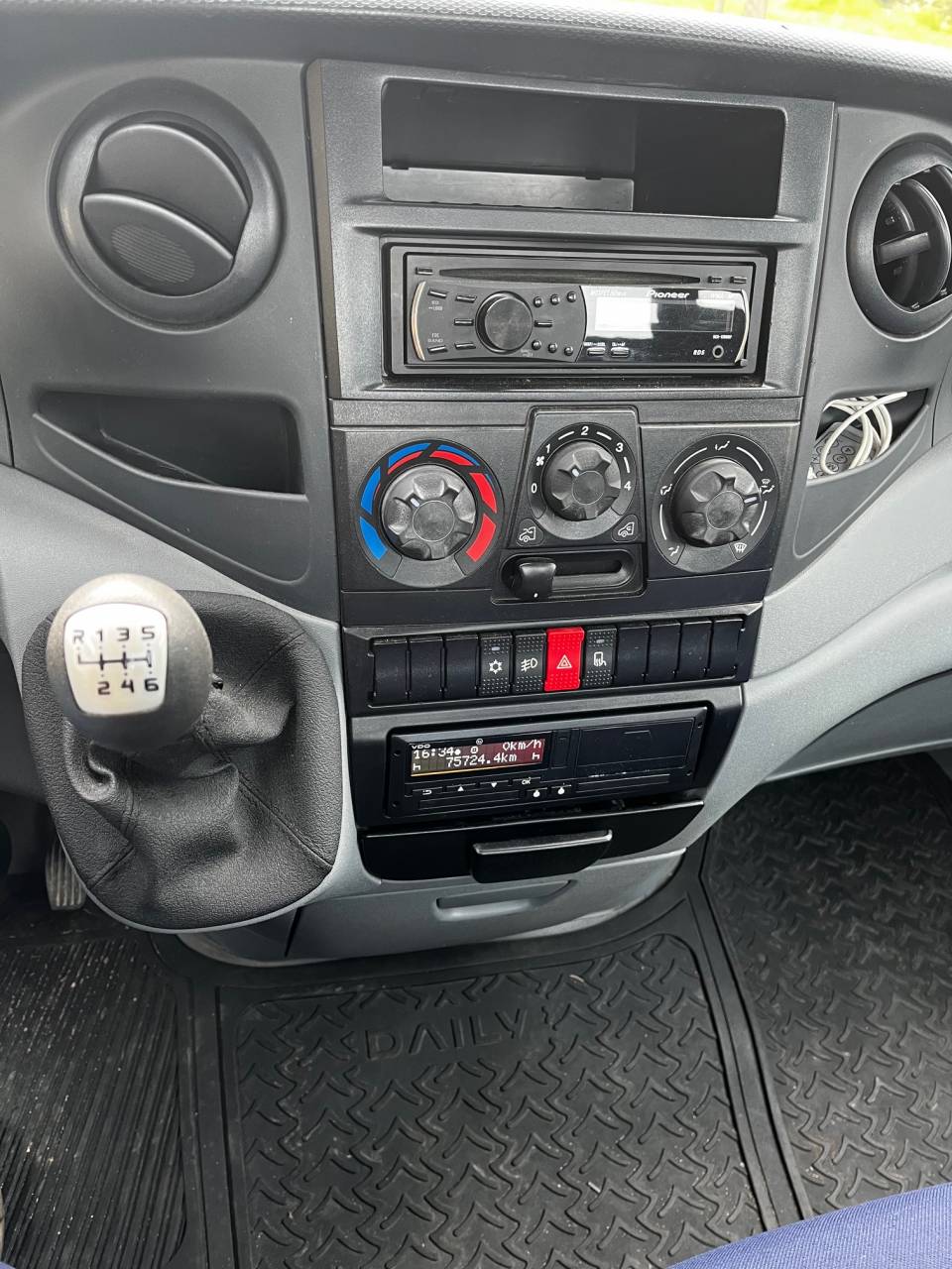 Furgoneta para caballos Iveco IVECO 35C18 / Semi Remorque VOW 2010 De segunda mano