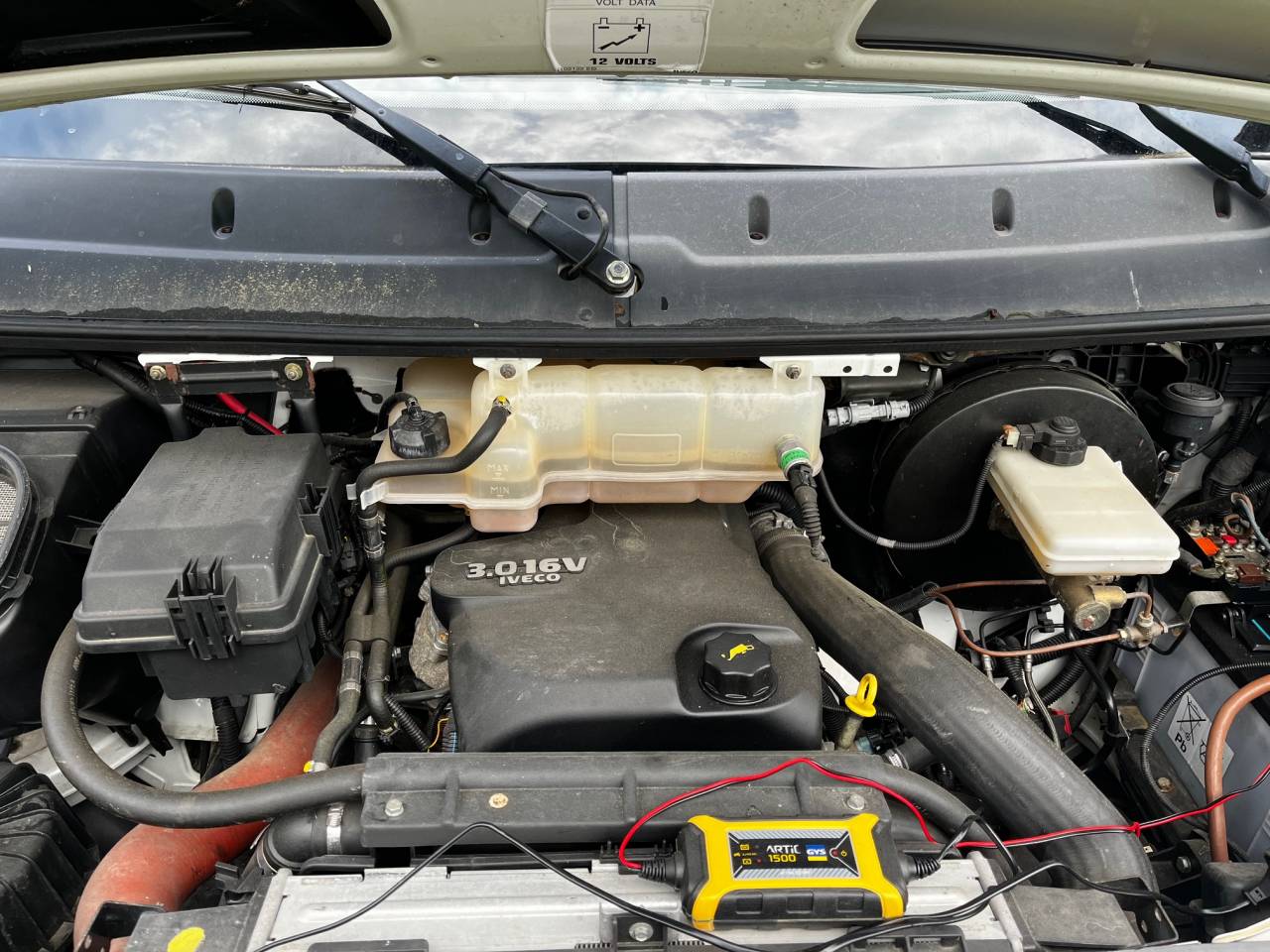 Furgoneta para caballos Iveco IVECO 35C18 / Semi Remorque VOW 2010 De segunda mano