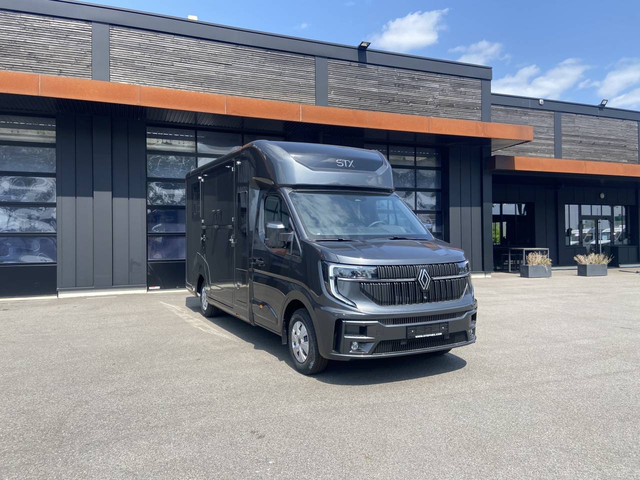 Furgoneta para caballos STX  2025 Nuevo