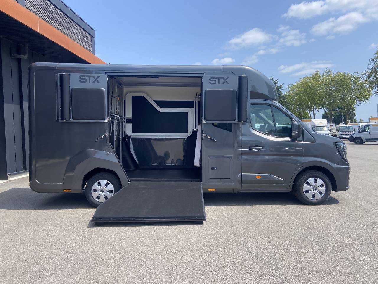 Furgoneta para caballos STX  2025 Nuevo
