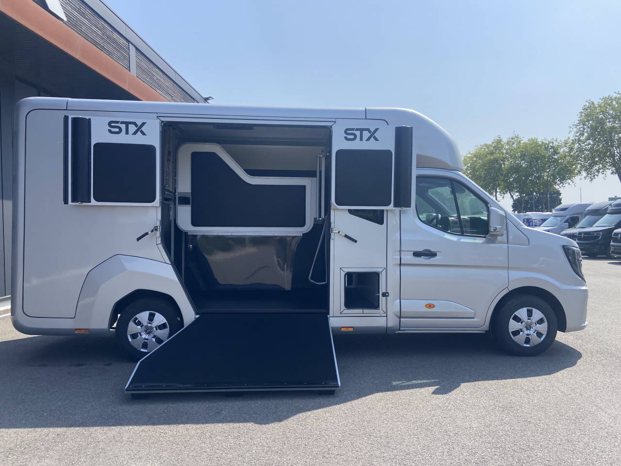 Furgoneta para caballos STX  2025 Nuevo