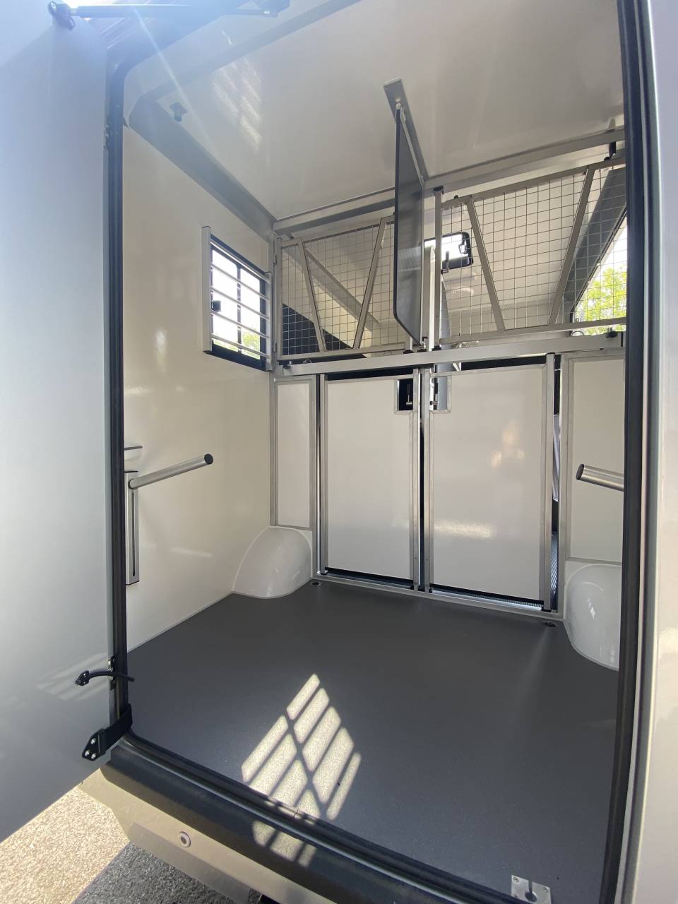 Furgoneta para caballos STX  2025 Nuevo