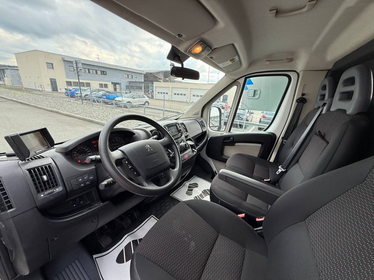 Furgoneta para caballos Theault PEUGEOT BOXER 150CH STALLE 2015 De segunda mano