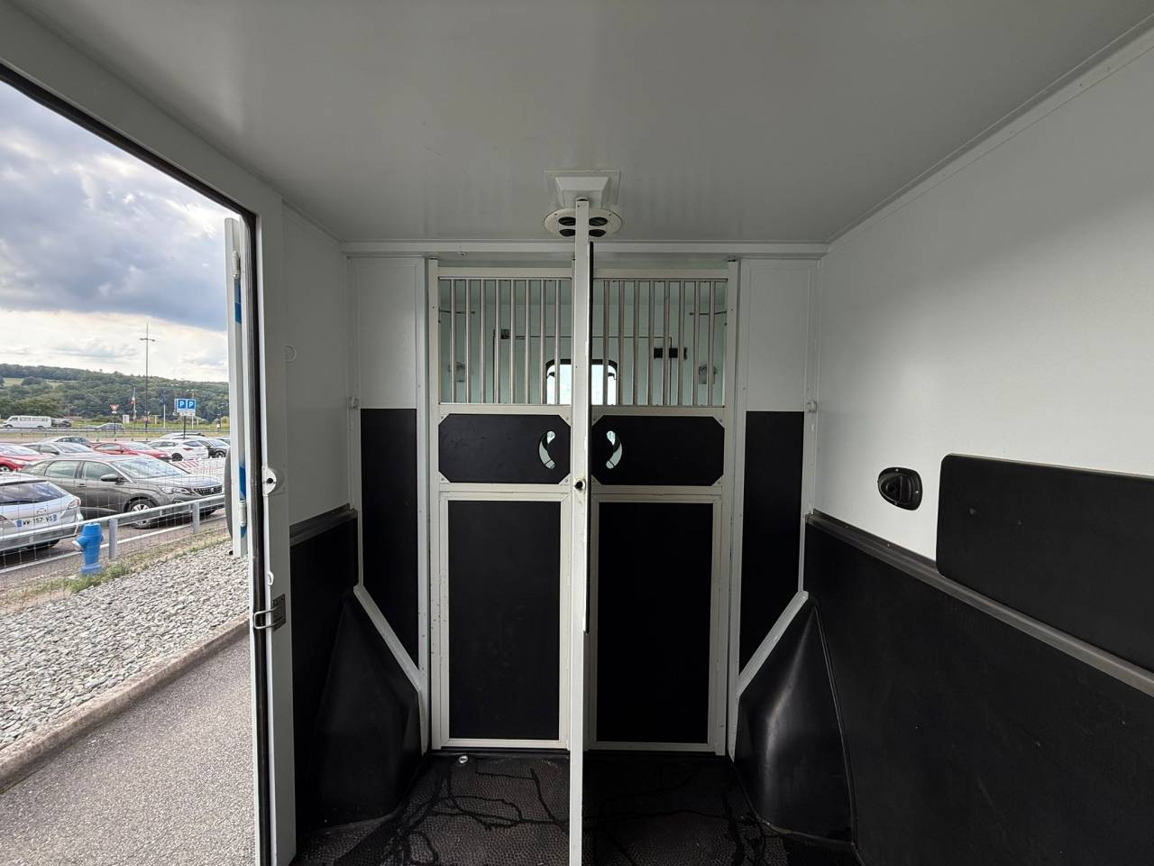 Furgoneta para caballos Theault PEUGEOT BOXER 150CH STALLE 2015 De segunda mano