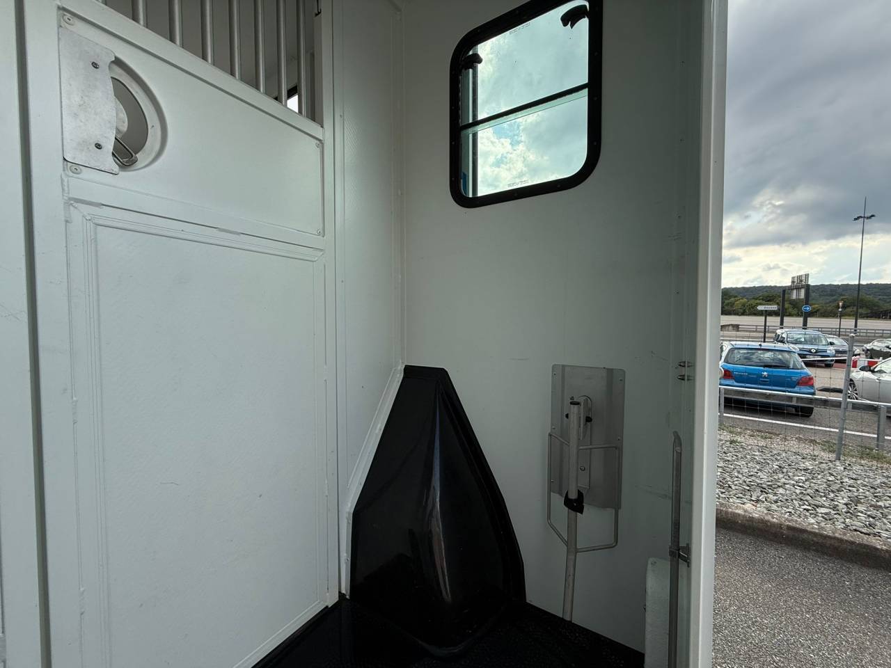 Furgoneta para caballos Theault PEUGEOT BOXER 150CH STALLE 2015 De segunda mano