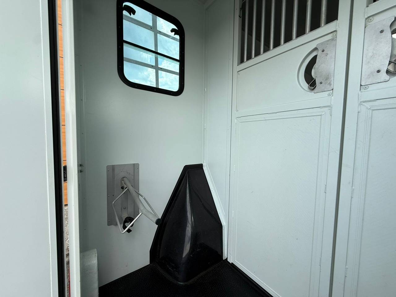 Furgoneta para caballos Theault PEUGEOT BOXER 150CH STALLE 2015 De segunda mano