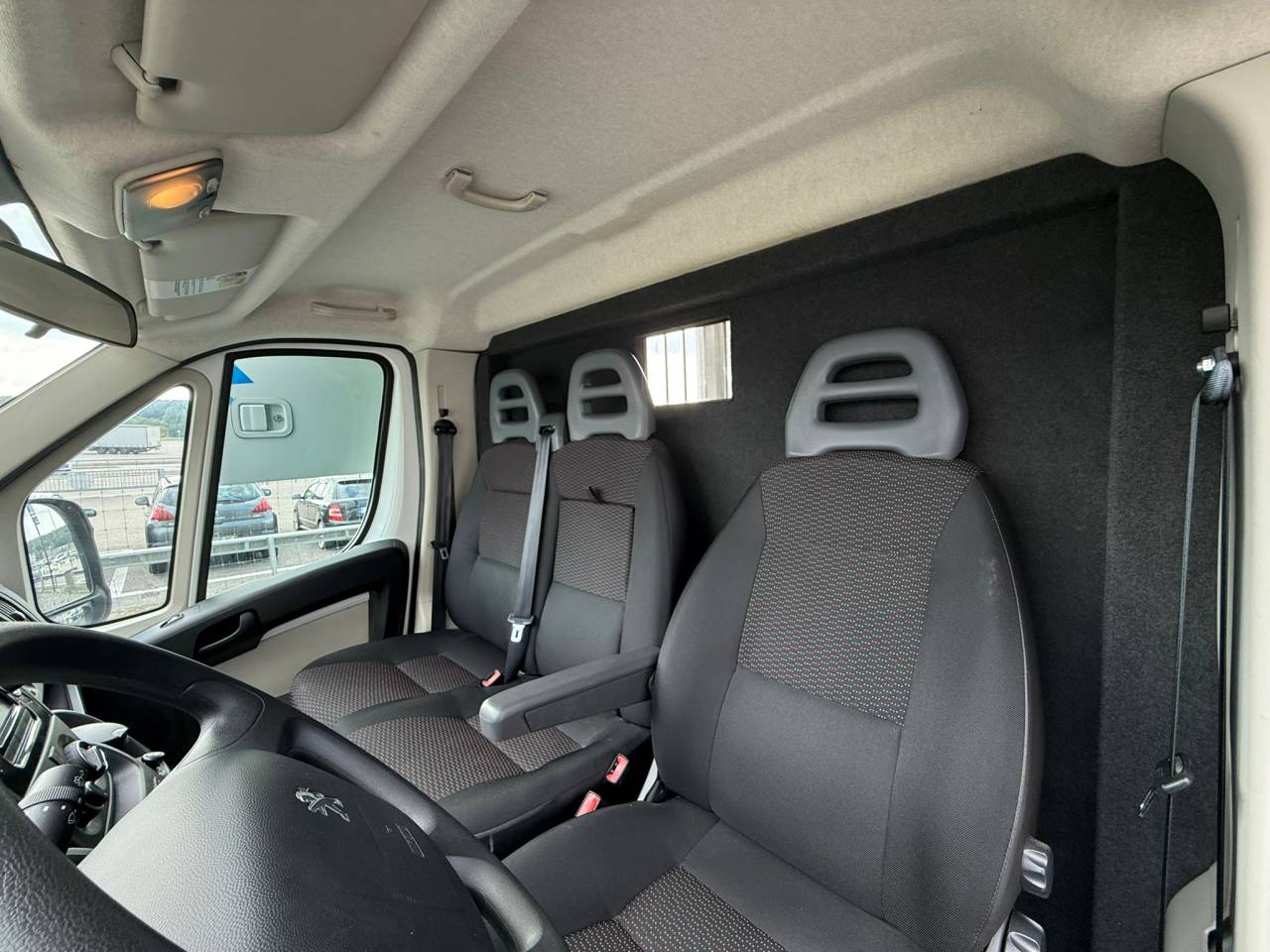 Furgoneta para caballos Theault PEUGEOT BOXER 150CH STALLE 2015 De segunda mano