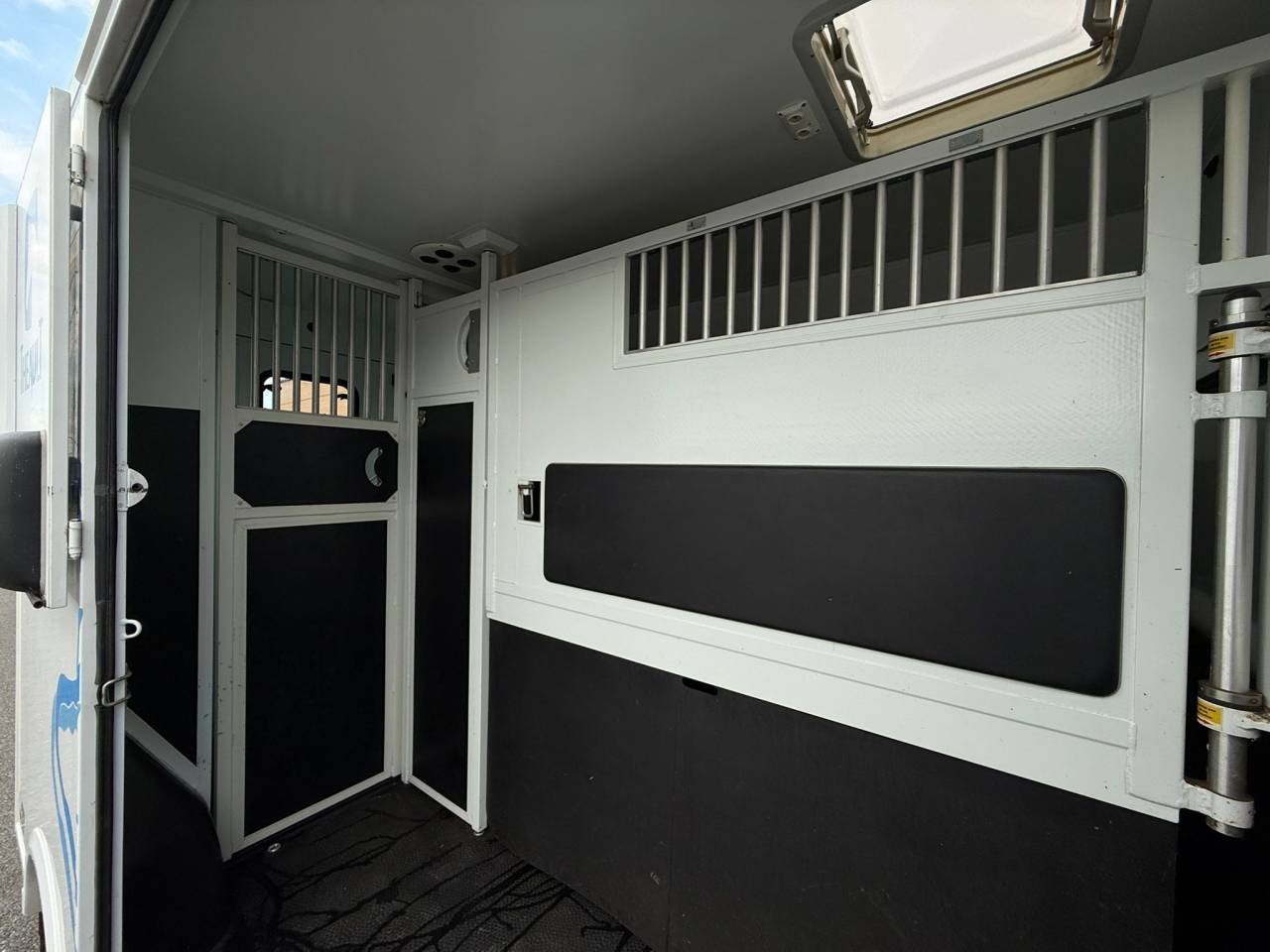 Furgoneta para caballos Theault PEUGEOT BOXER 150CH STALLE 2015 De segunda mano