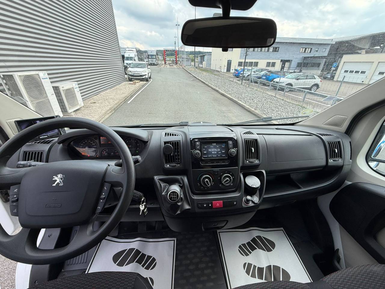 Furgoneta para caballos Theault PEUGEOT BOXER 150CH STALLE 2015 De segunda mano