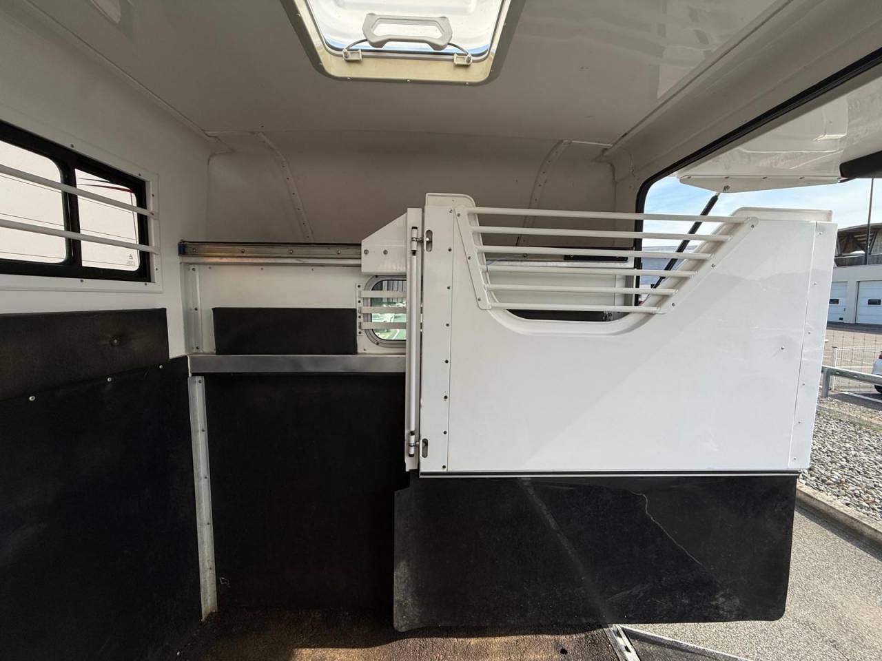 Furgoneta para caballos Barbot POLYVAN D3C 2019 De segunda mano