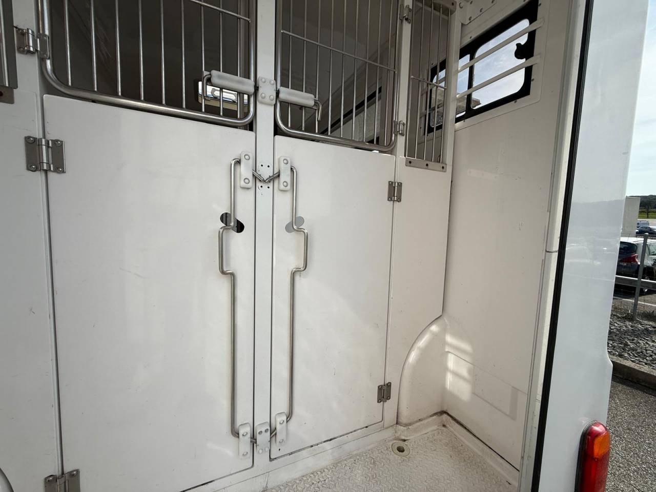 Furgoneta para caballos Barbot POLYVAN D3C 2019 De segunda mano