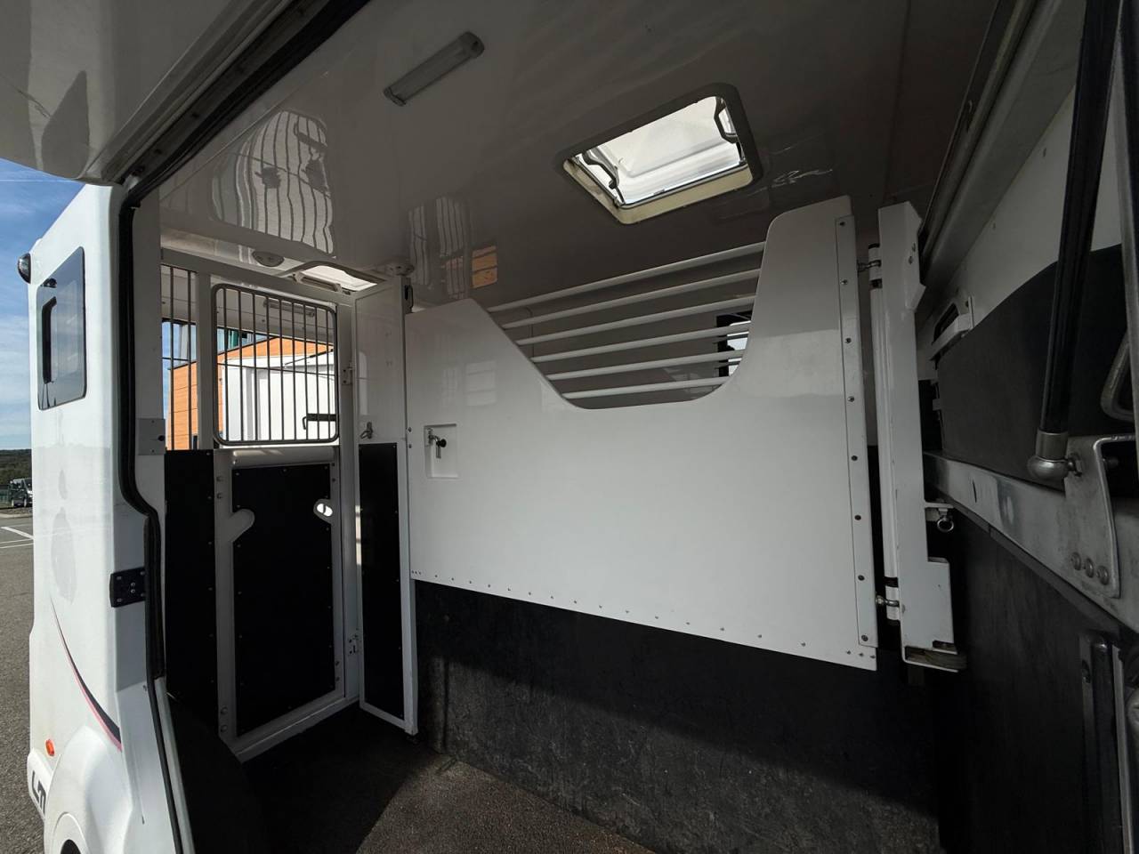 Furgoneta para caballos Barbot POLYVAN D3C 2019 De segunda mano