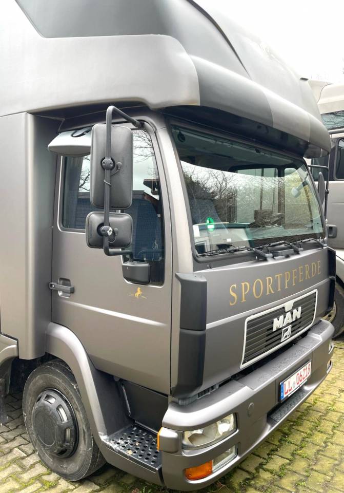 Camión para caballos Man MAN 0 De segunda mano