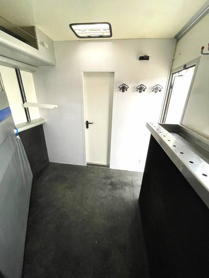 Camión para caballos Man MAN 0 De segunda mano