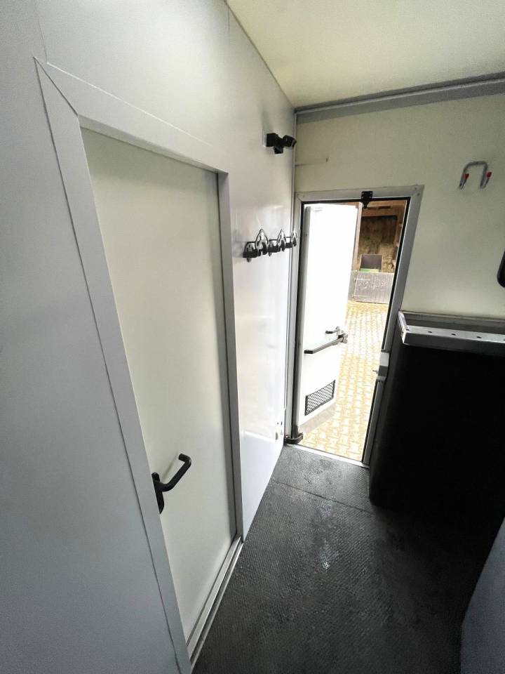 Camión para caballos Man MAN 0 De segunda mano