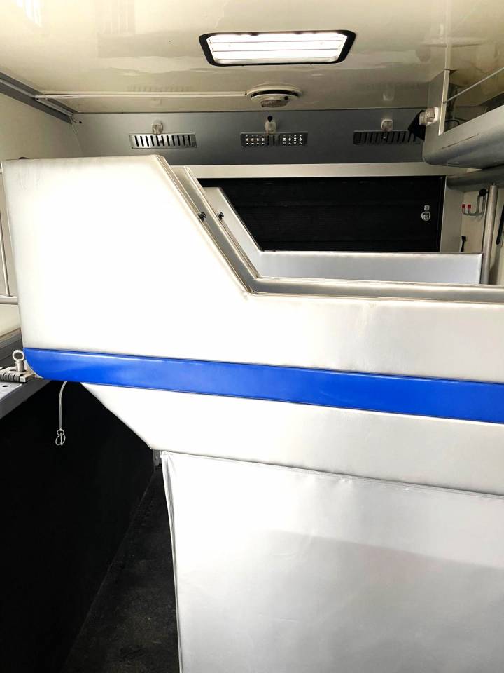 Camión para caballos Man MAN 0 De segunda mano