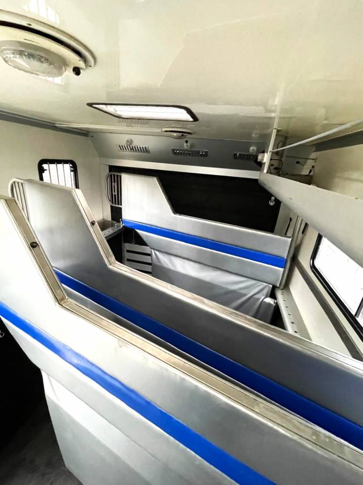 Camión para caballos Man MAN 0 De segunda mano