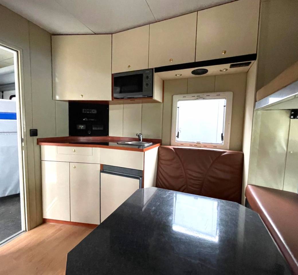 Camión para caballos Man MAN 0 De segunda mano