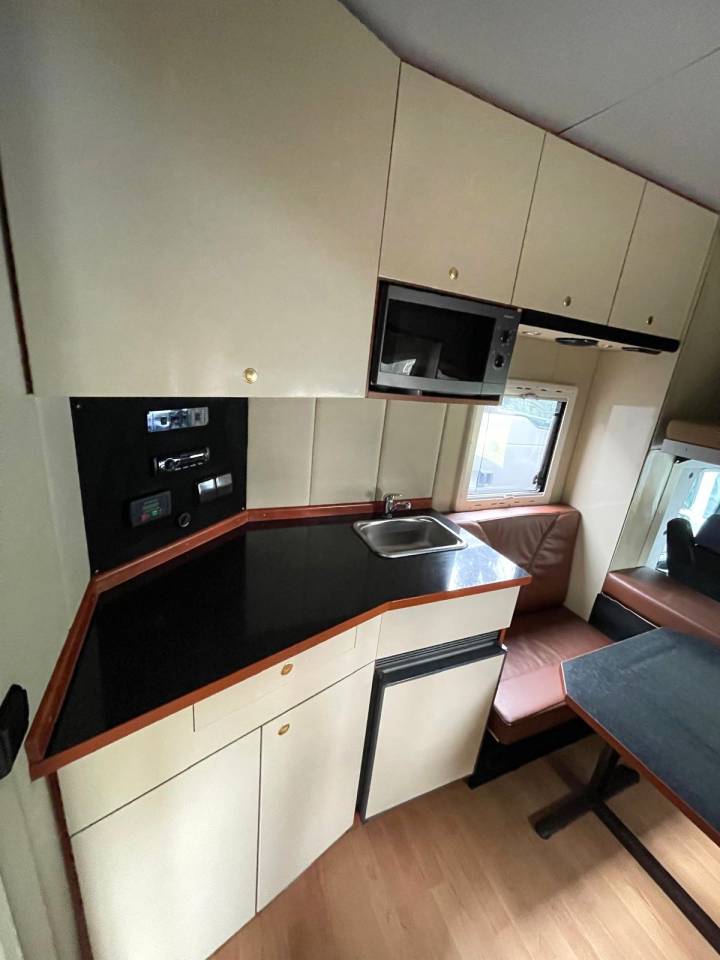 Camión para caballos Man MAN 0 De segunda mano