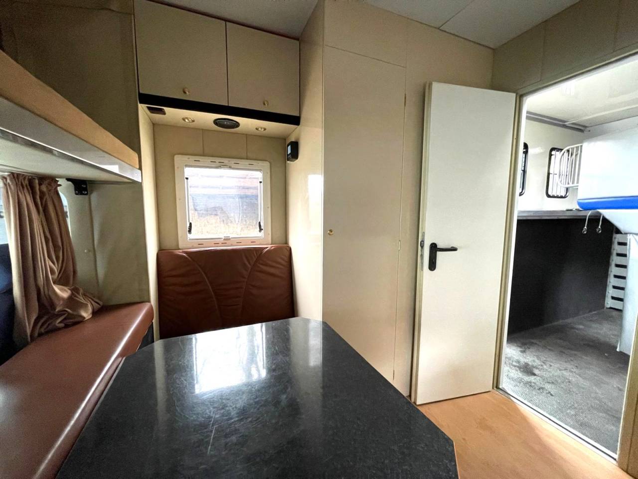 Camión para caballos Man MAN 0 De segunda mano