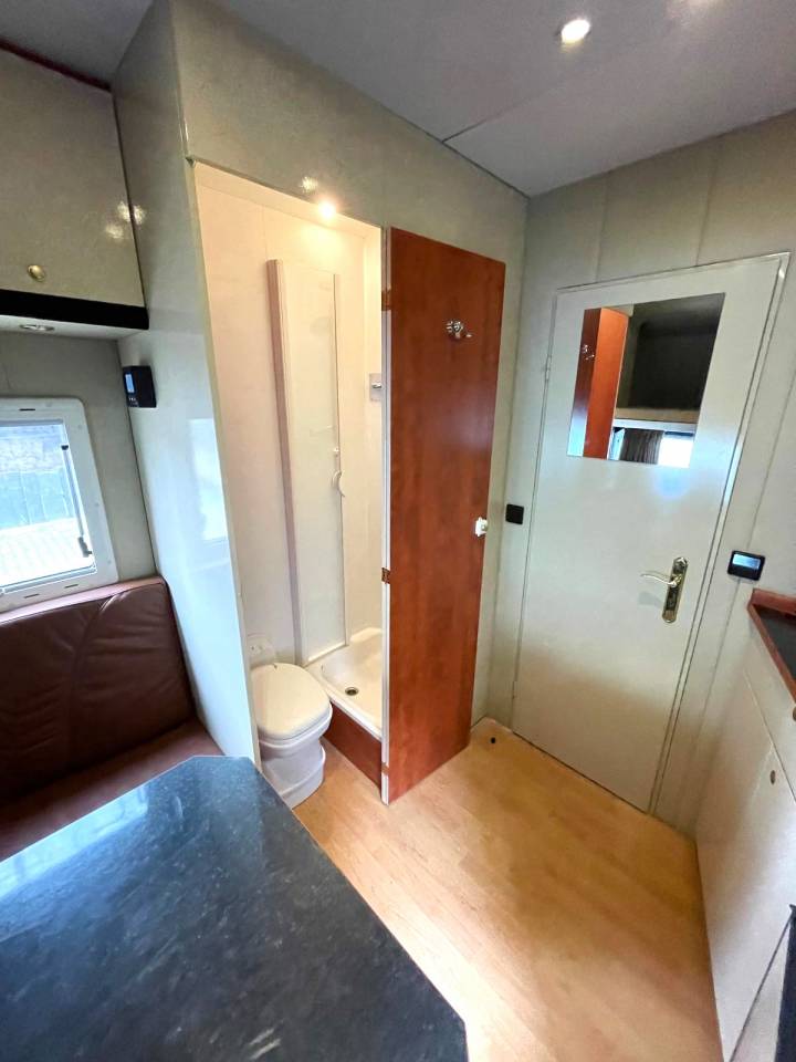 Camión para caballos Man MAN 0 De segunda mano