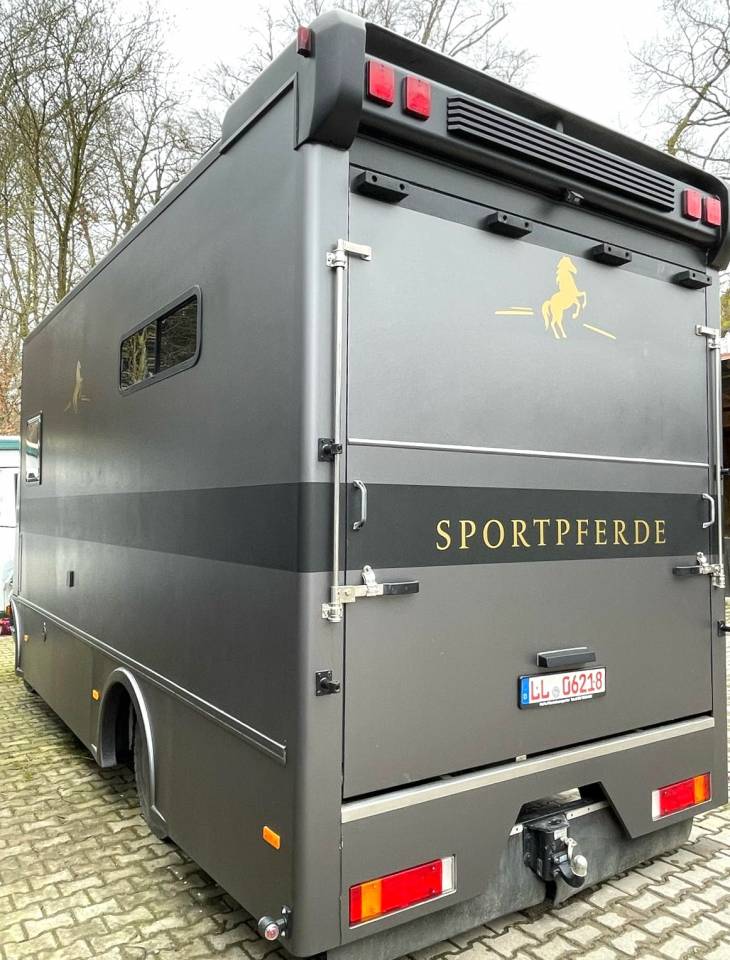 Camión para caballos Man MAN 0 De segunda mano