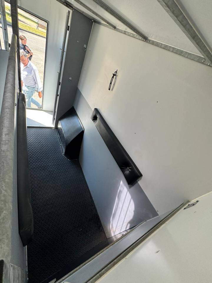 Furgoneta para caballos AP Petit  2013 De segunda mano