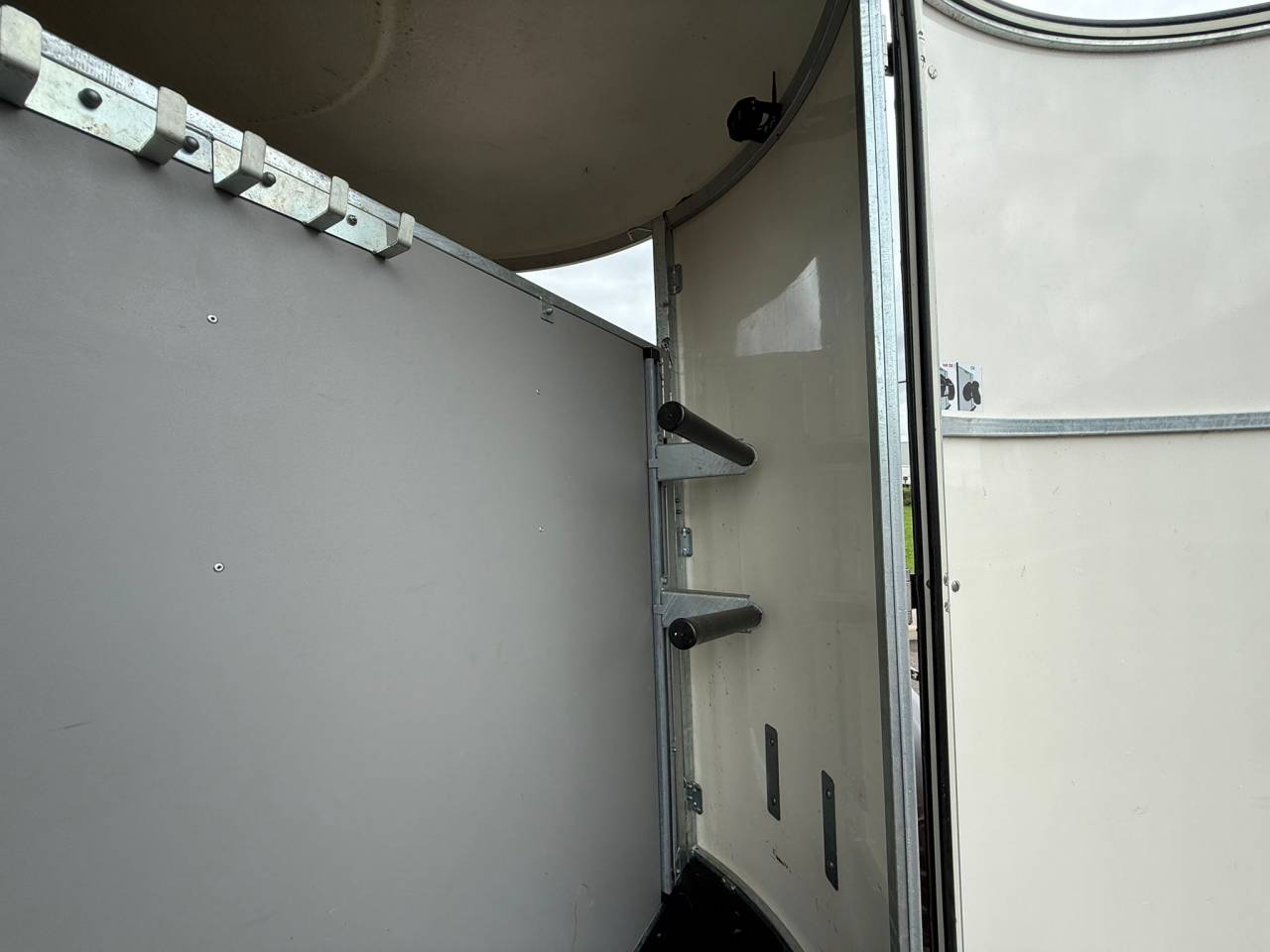 Van caballos Fautras OBLIC 2+ 2 Caballos 2023 De segunda mano