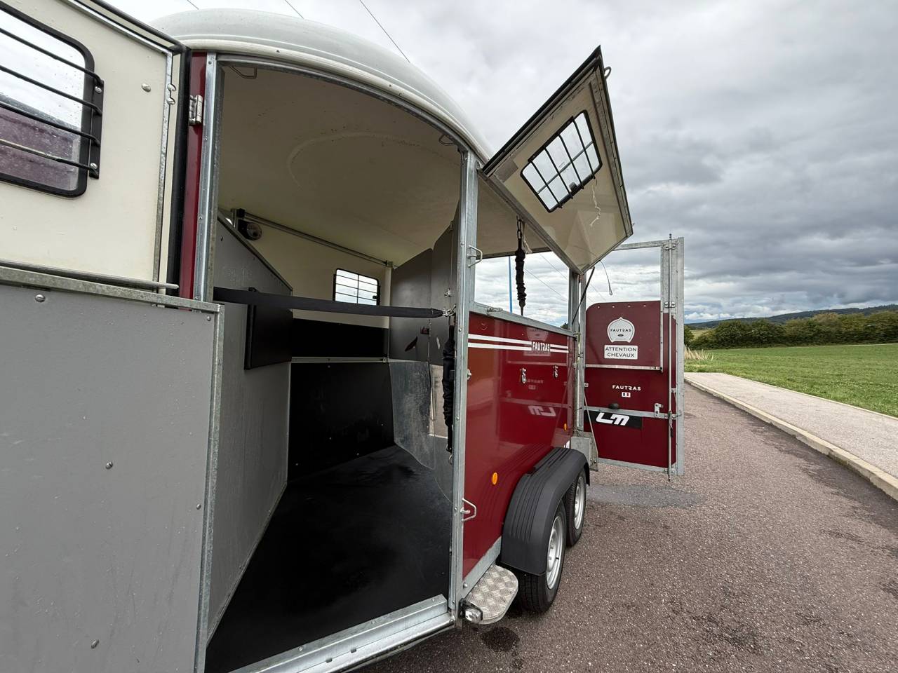 Van caballos Fautras OBLIC 2+ 2 Caballos 2023 De segunda mano