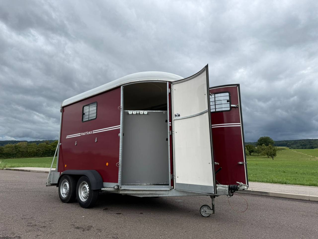Van caballos Fautras OBLIC 2+ 2 Caballos 2023 De segunda mano