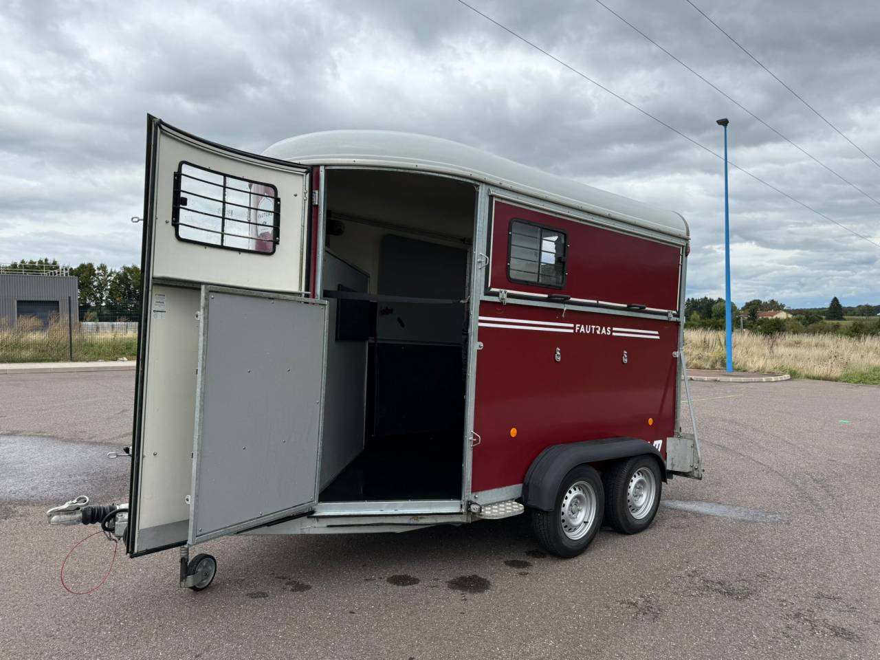 Van caballos Fautras OBLIC 2+ 2 Caballos 2023 De segunda mano